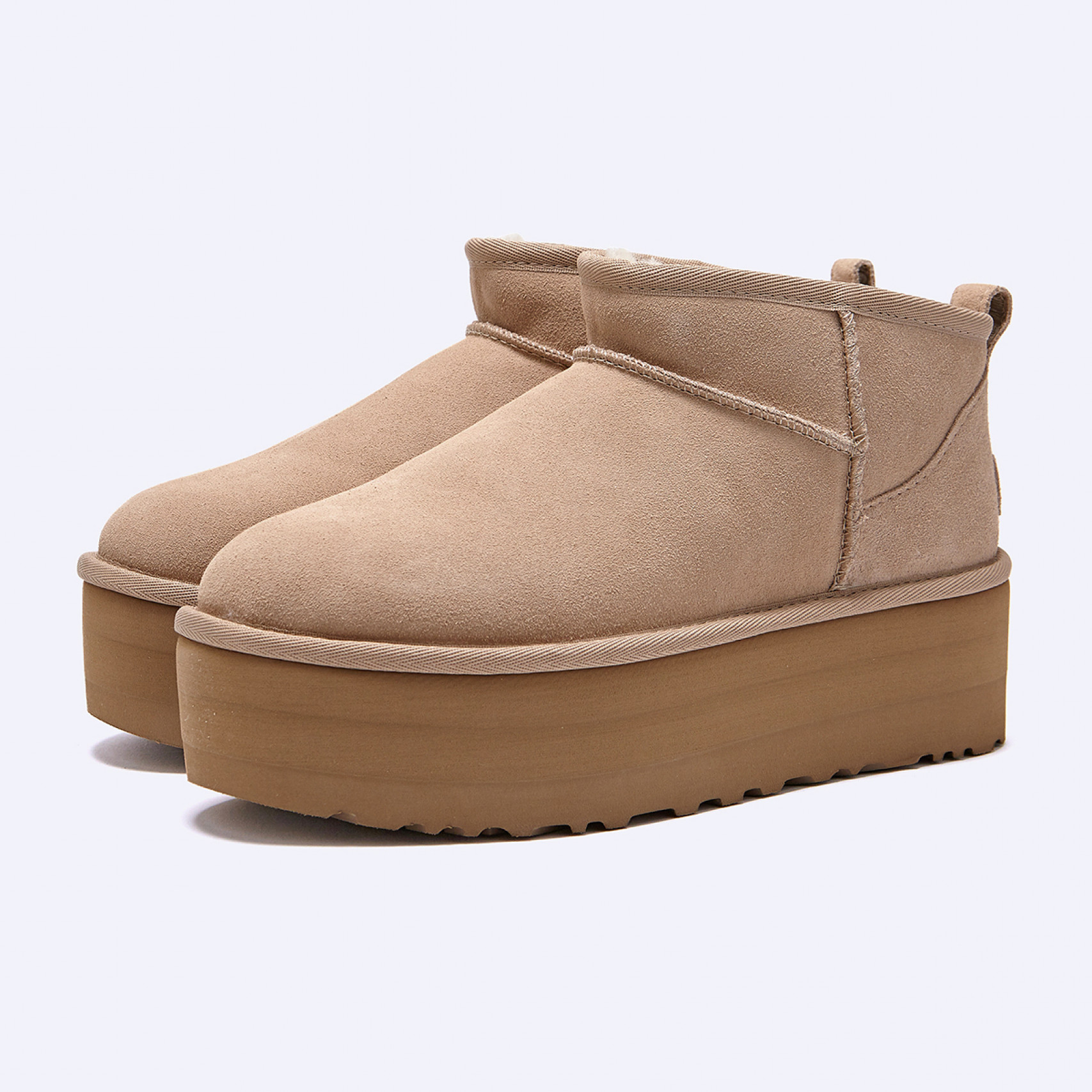 (35% 쿠폰) 클래식 울트라 미니 플랫폼 샌드 여성 / 1135092-SAN