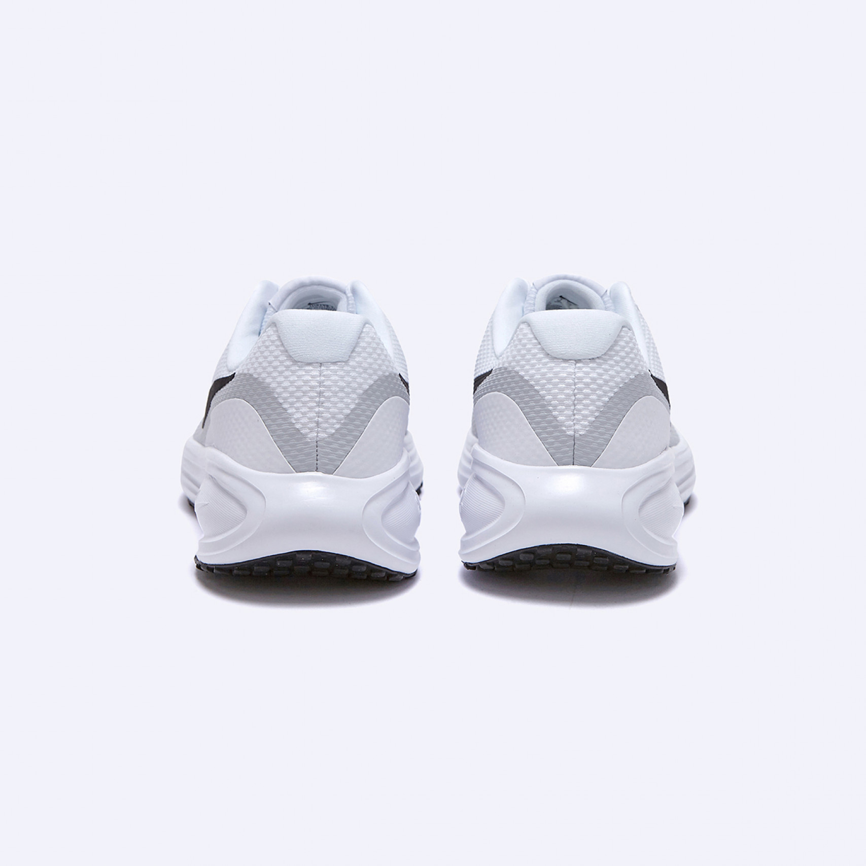 레볼루션 8 화이트 남성 / HJ9198-101