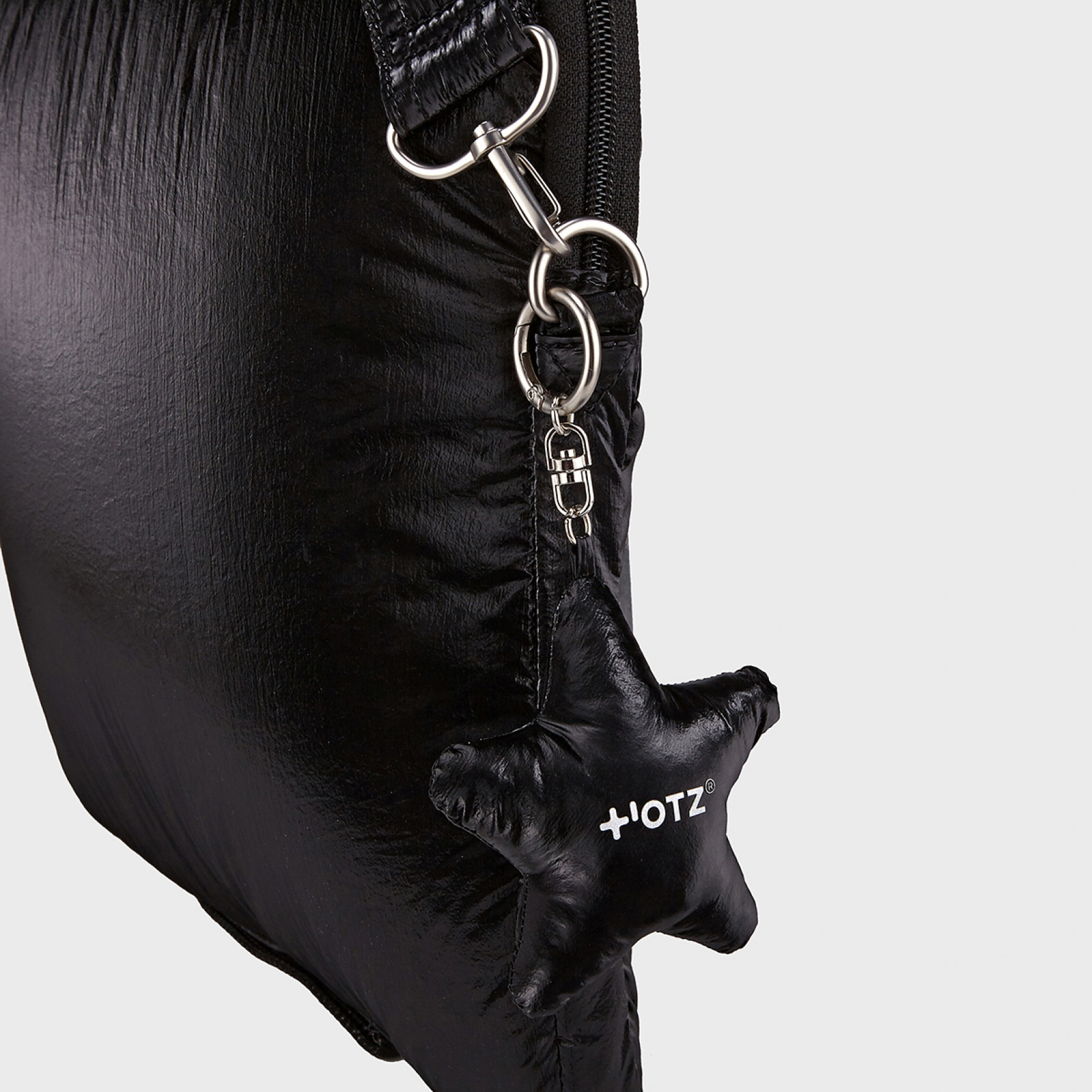 오찌x로파서울 랩탑 클러치 블랙 / FLOTFA3B03