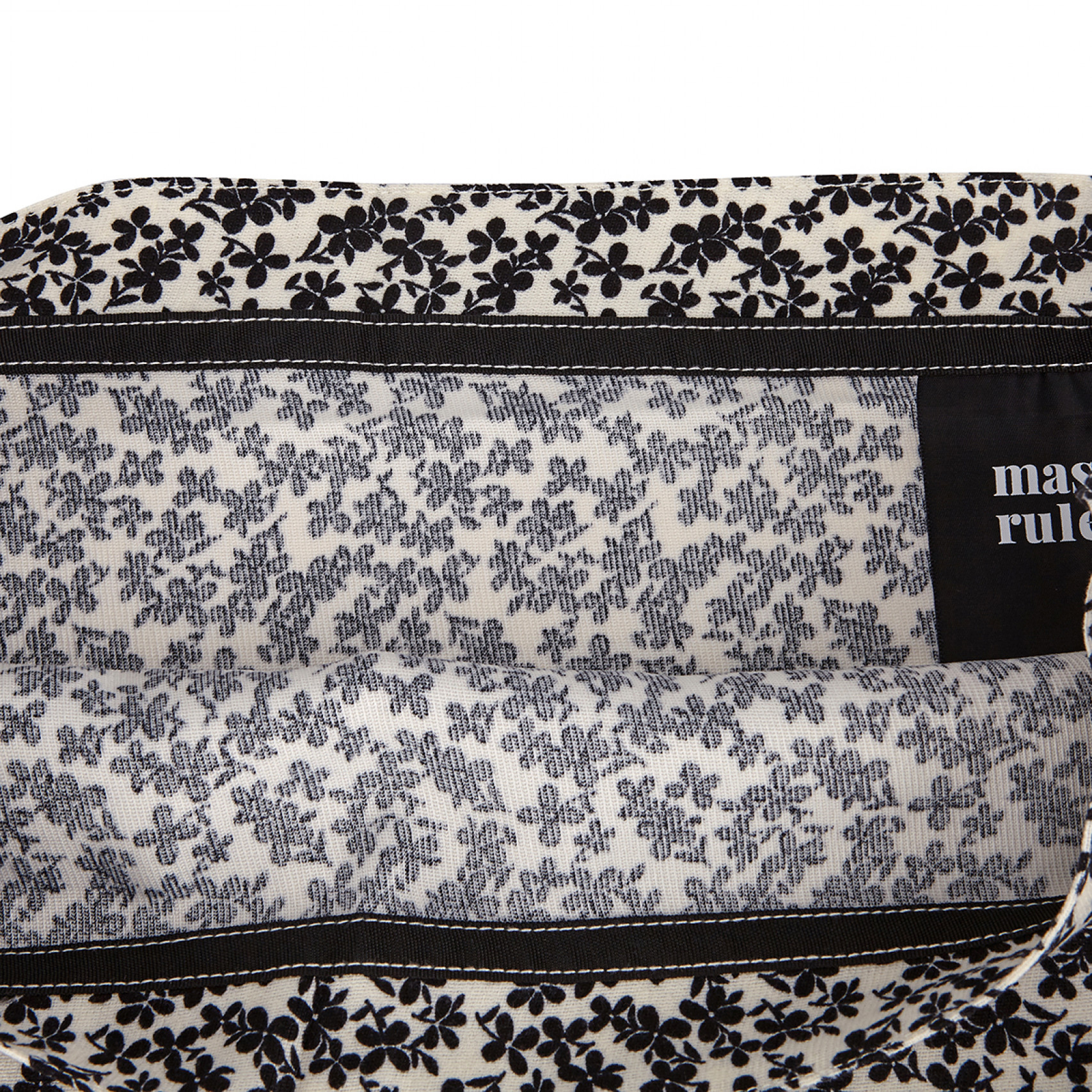 래빗 숄더백 블랙 플라워