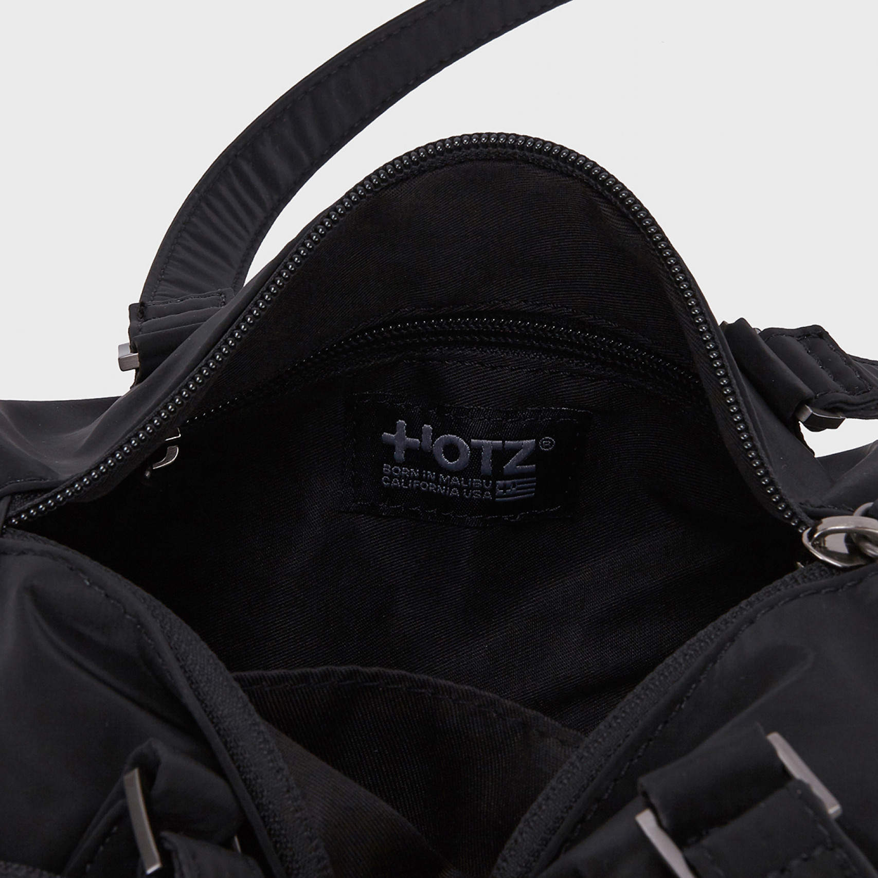 말리부 글로시 숄더백 블랙 / FLOTGA1B04