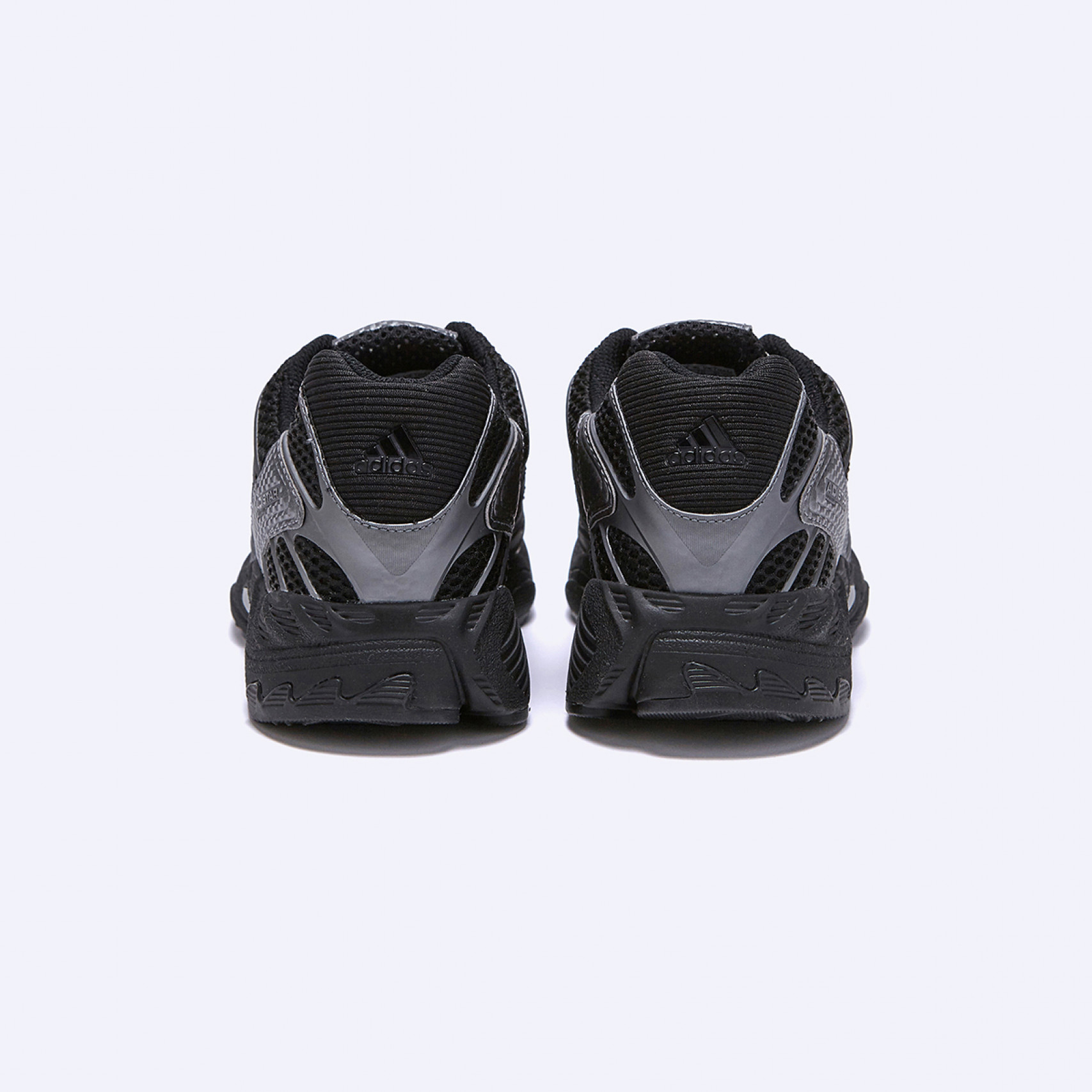 아디스타 컨트롤3 블랙 / HQ2665