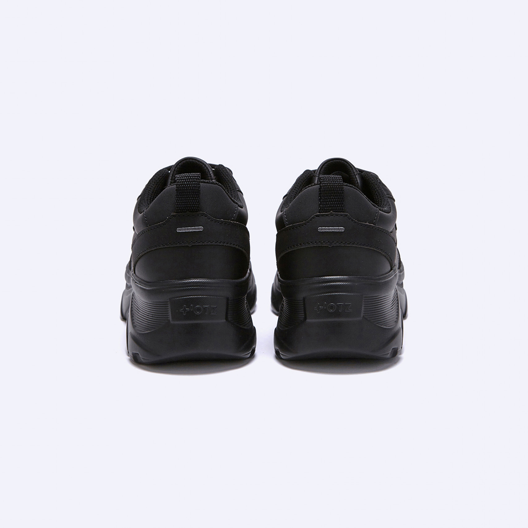 로미타 플랫폼 스니커즈 블랙 / FLOTGA0W02