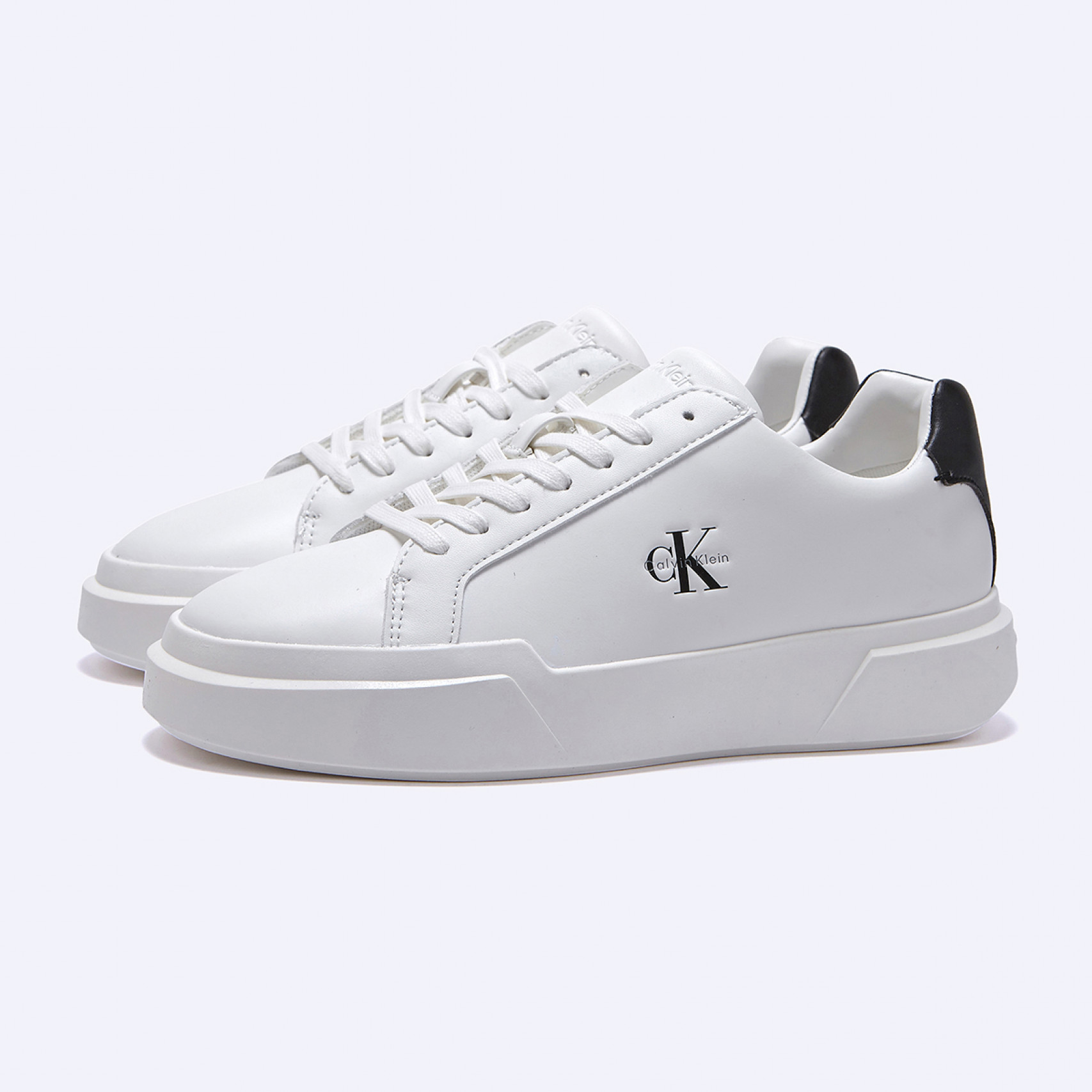 여성 미네르바 청키 레더 레이스업 컵솔 스니커즈 / YW01947-06X